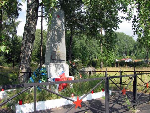 Воинское захоронение № 11 Ленинградская область, Выборгский район, Приморское городское поселение, п. Озерки, Приморское шоссе, сооружение № 3а. Координаты GPS 60.190080, 29.018696.