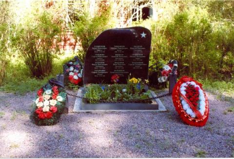 Воинское захоронение № 41 Ленинградская область, Выборгский район, Приморское городское поселение, п. Вязы (2.5 км северо-западнее). Координаты GPS 60.455863, 28.530694.